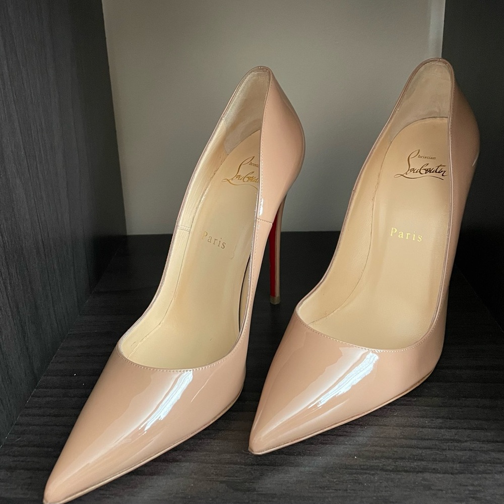 *Authentic* Christian Louboutin
So Kate Patent Pointed-Toe Red Sole
Pump in Nude